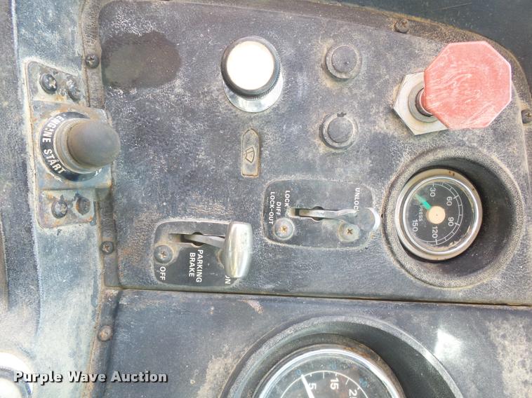 image for item DH9590 1984 Ford LT9000 flatbed truck with crane