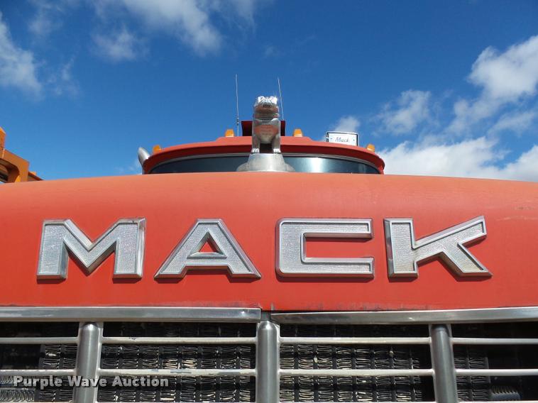 image for item DH9591 1990 Mack RD690S ready mix truck