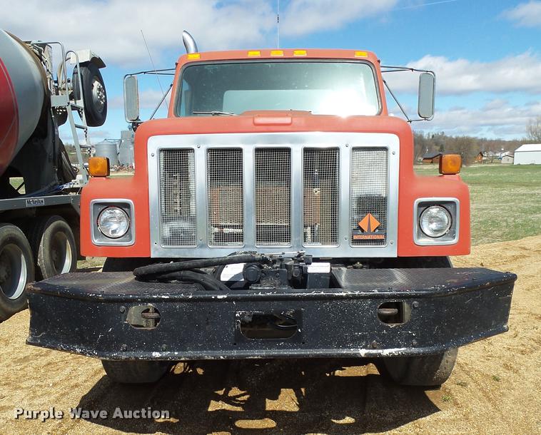 image for item DH9593 1987 International F2574 ready mix truck