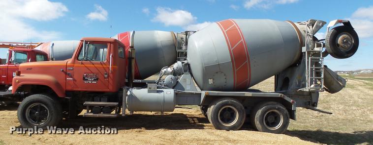 image for item DH9593 1987 International F2574 ready mix truck