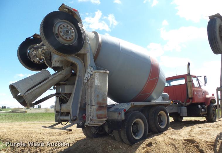image for item DH9593 1987 International F2574 ready mix truck