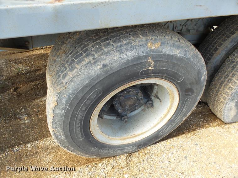 image for item DH9593 1987 International F2574 ready mix truck