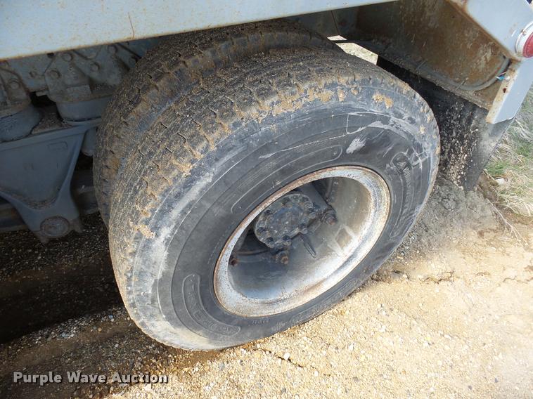 image for item DH9593 1987 International F2574 ready mix truck