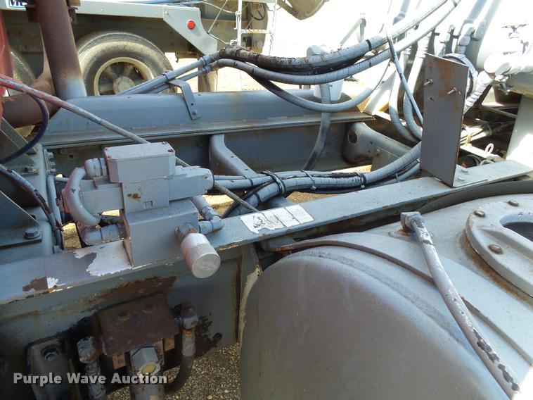 image for item DH9593 1987 International F2574 ready mix truck