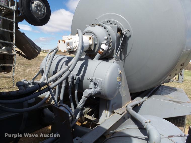 image for item DH9593 1987 International F2574 ready mix truck