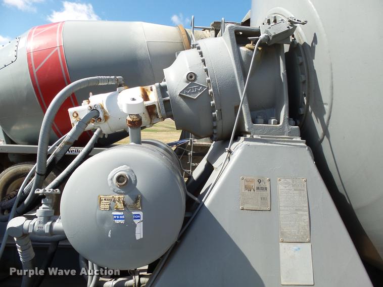 image for item DH9593 1987 International F2574 ready mix truck