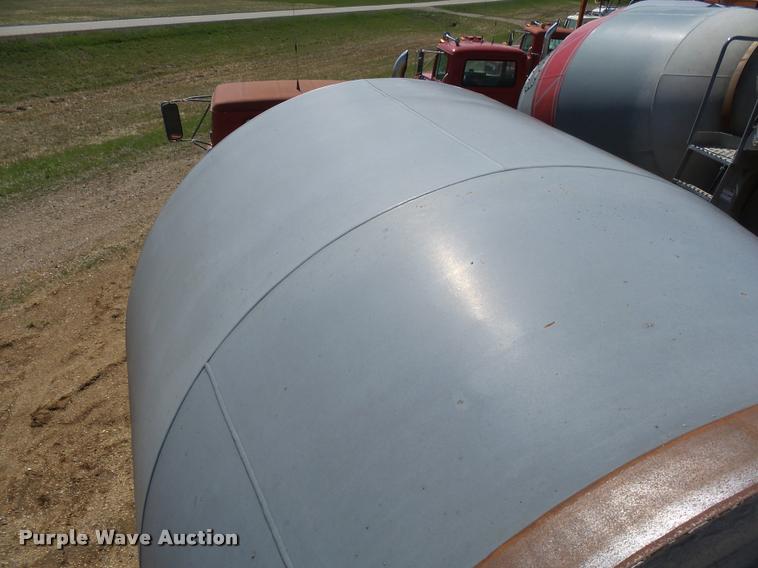 image for item DH9593 1987 International F2574 ready mix truck