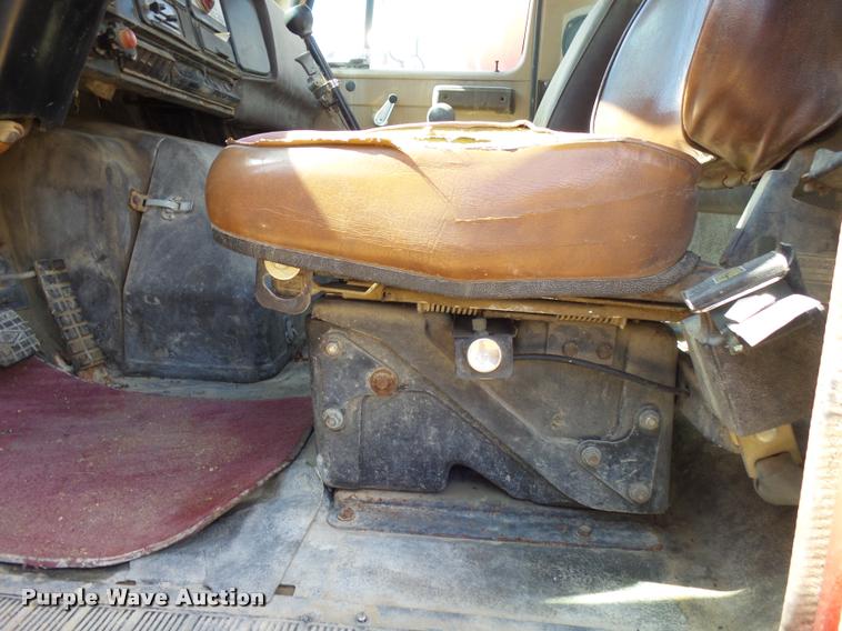 image for item DH9593 1987 International F2574 ready mix truck