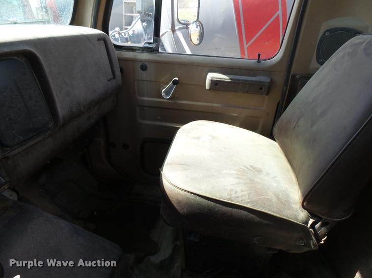 image for item DH9593 1987 International F2574 ready mix truck