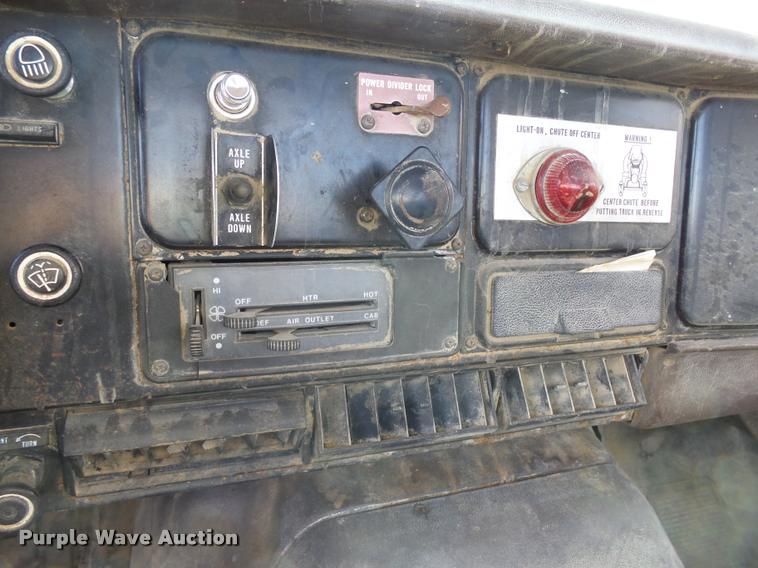 image for item DH9593 1987 International F2574 ready mix truck