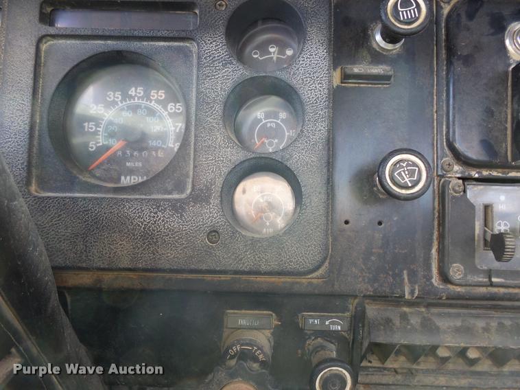 image for item DH9593 1987 International F2574 ready mix truck