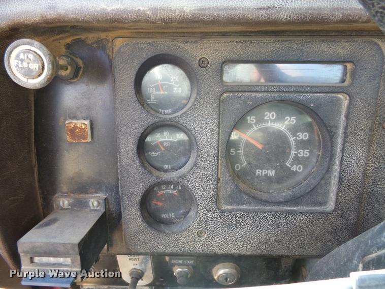 image for item DH9593 1987 International F2574 ready mix truck