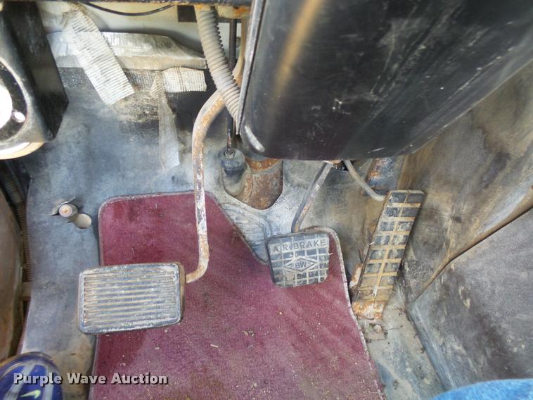 image for item DH9593 1987 International F2574 ready mix truck