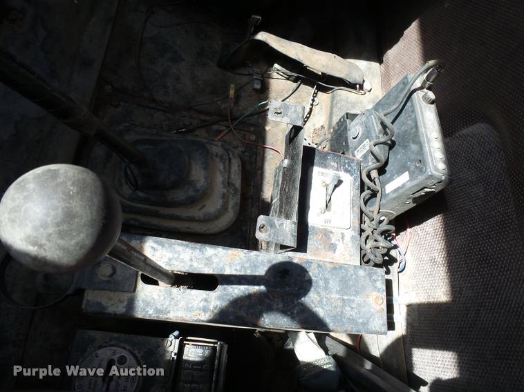 image for item DH9593 1987 International F2574 ready mix truck