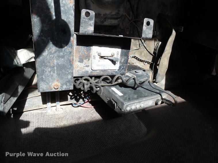 image for item DH9593 1987 International F2574 ready mix truck