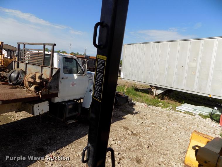 image for item DP9479 1999 John Deere 310E backhoe