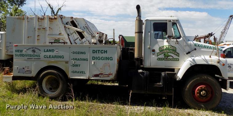 image for item DP9482 1989 International 2375 service truck