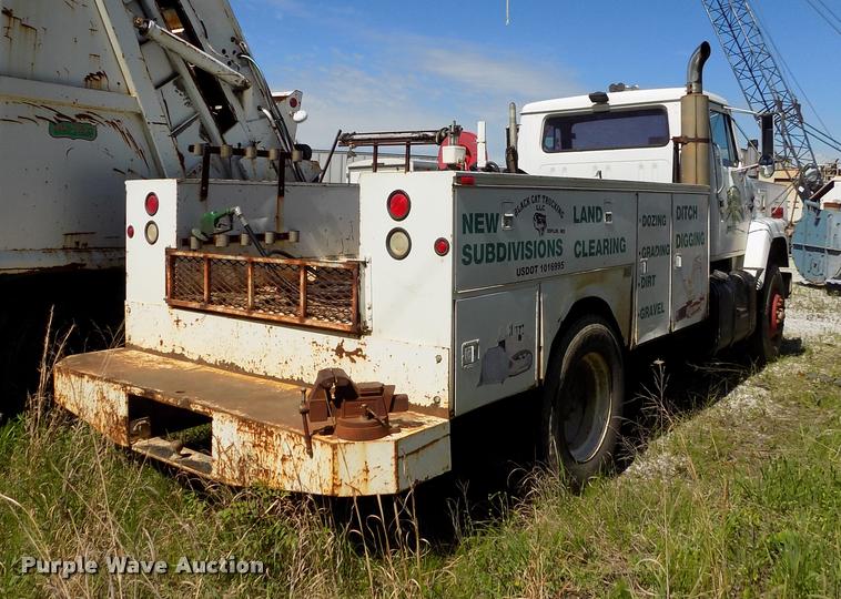 image for item DP9482 1989 International 2375 service truck