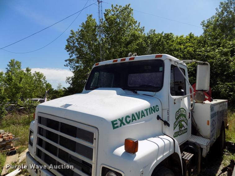 image for item DP9482 1989 International 2375 service truck