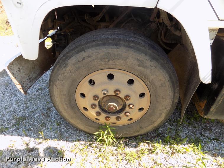 image for item DP9482 1989 International 2375 service truck