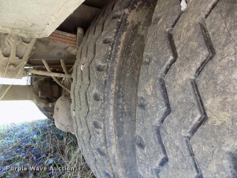 image for item DP9482 1989 International 2375 service truck