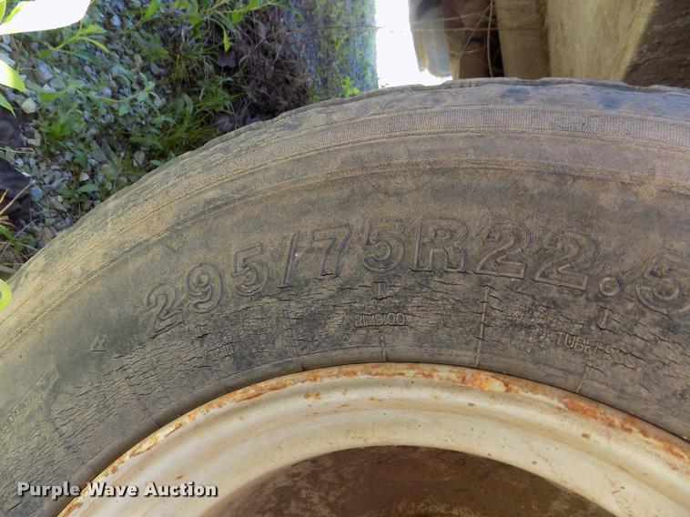 image for item DP9482 1989 International 2375 service truck