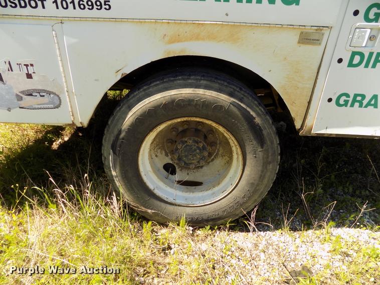 image for item DP9482 1989 International 2375 service truck