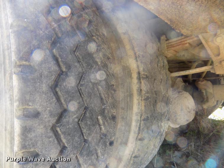 image for item DP9482 1989 International 2375 service truck