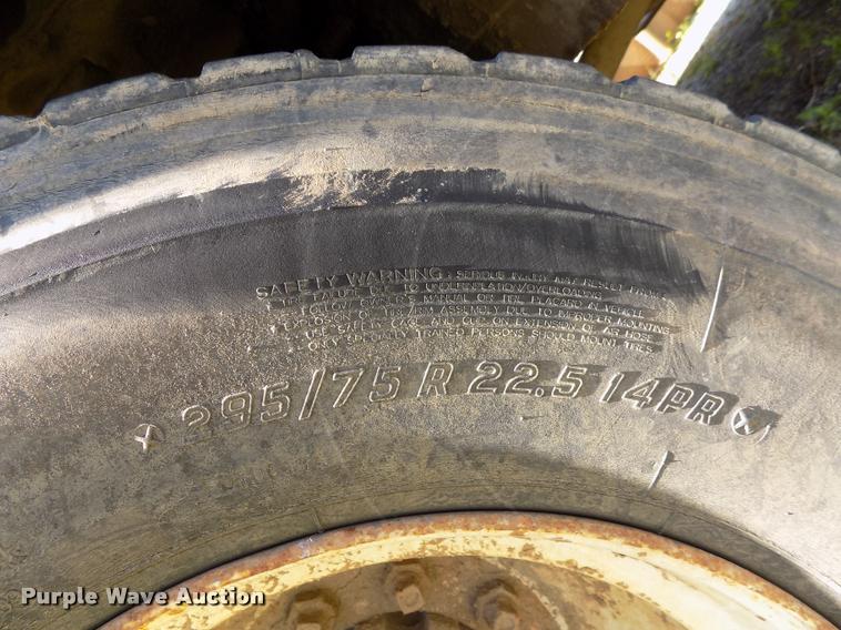 image for item DP9482 1989 International 2375 service truck