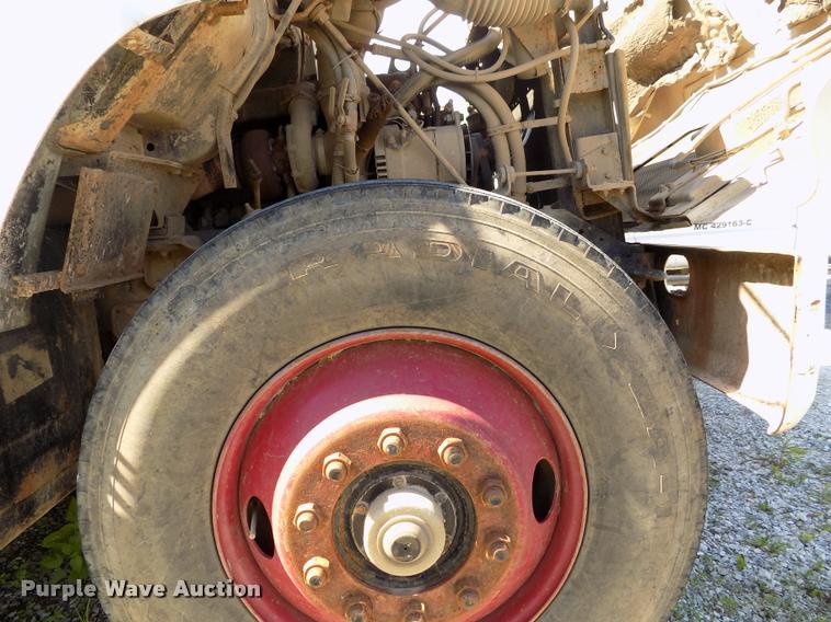 image for item DP9482 1989 International 2375 service truck