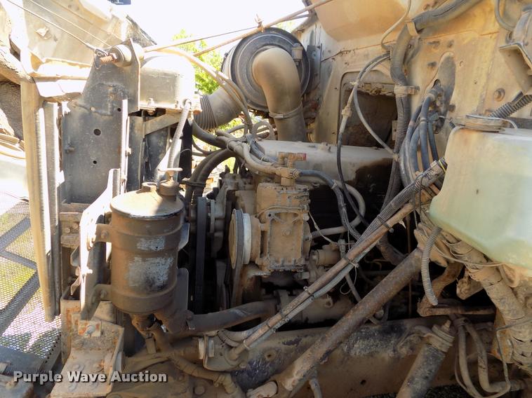 image for item DP9482 1989 International 2375 service truck