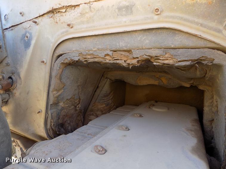 image for item DP9482 1989 International 2375 service truck