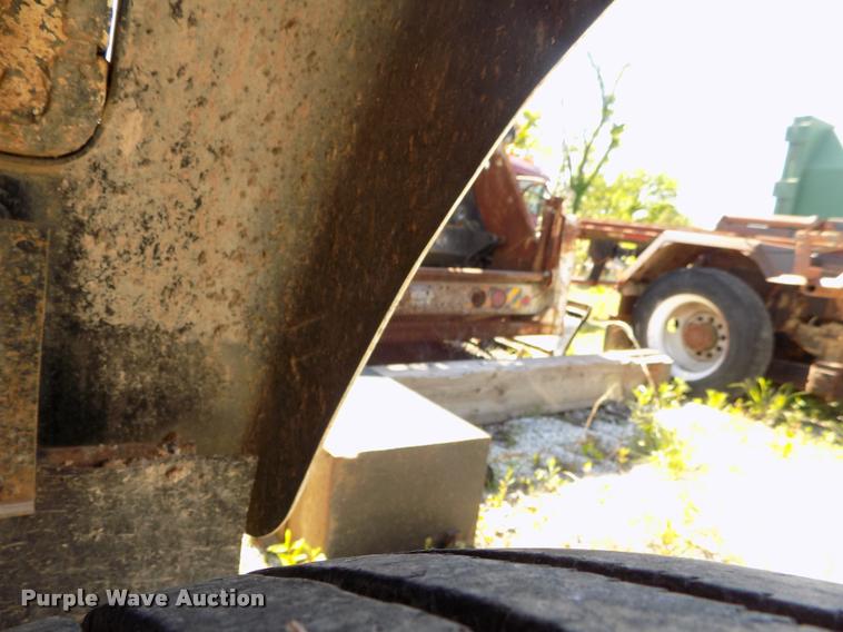 image for item DP9482 1989 International 2375 service truck