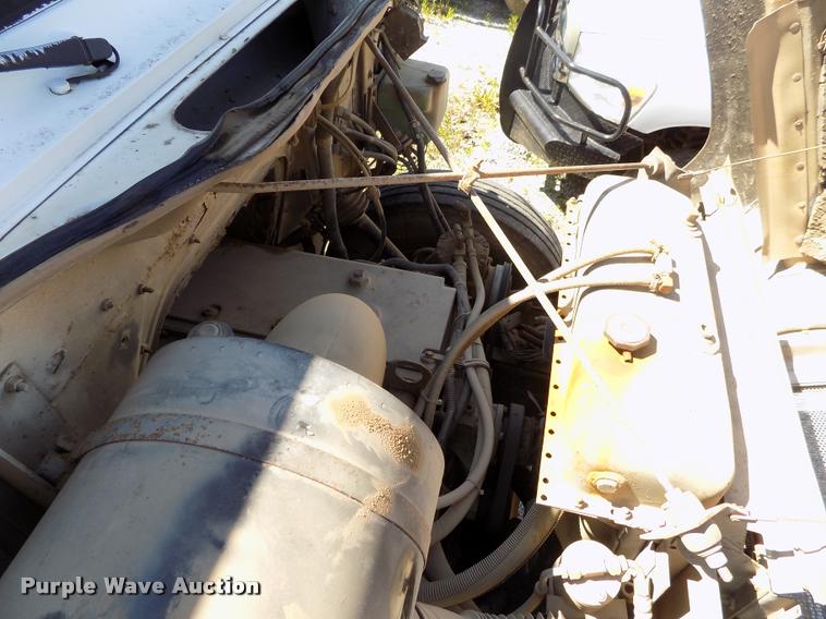 image for item DP9482 1989 International 2375 service truck