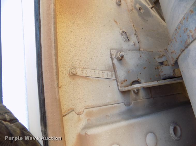 image for item DP9482 1989 International 2375 service truck