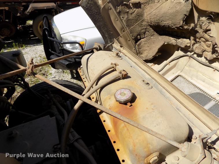 image for item DP9482 1989 International 2375 service truck