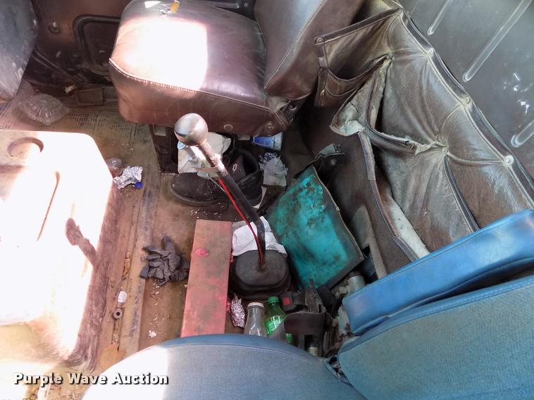 image for item DP9482 1989 International 2375 service truck