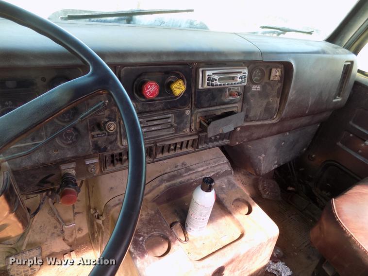 image for item DP9482 1989 International 2375 service truck