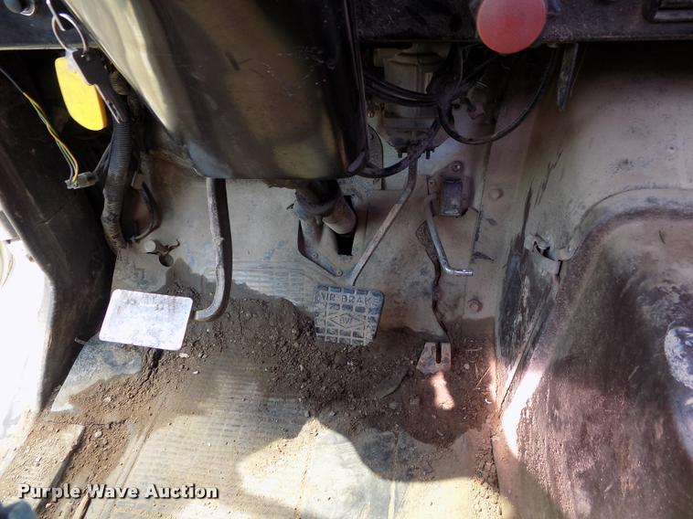 image for item DP9482 1989 International 2375 service truck