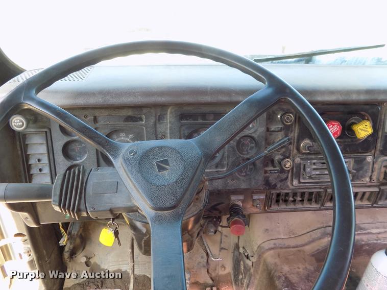 image for item DP9482 1989 International 2375 service truck