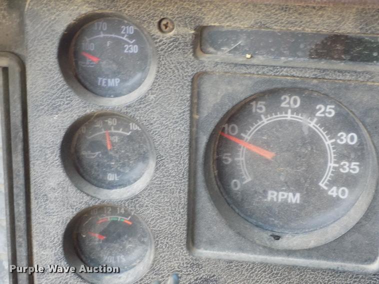 image for item DP9482 1989 International 2375 service truck