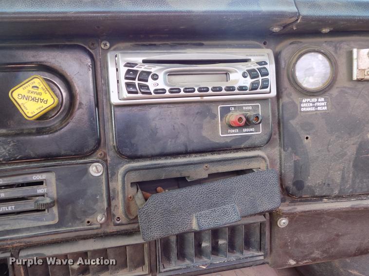 image for item DP9482 1989 International 2375 service truck