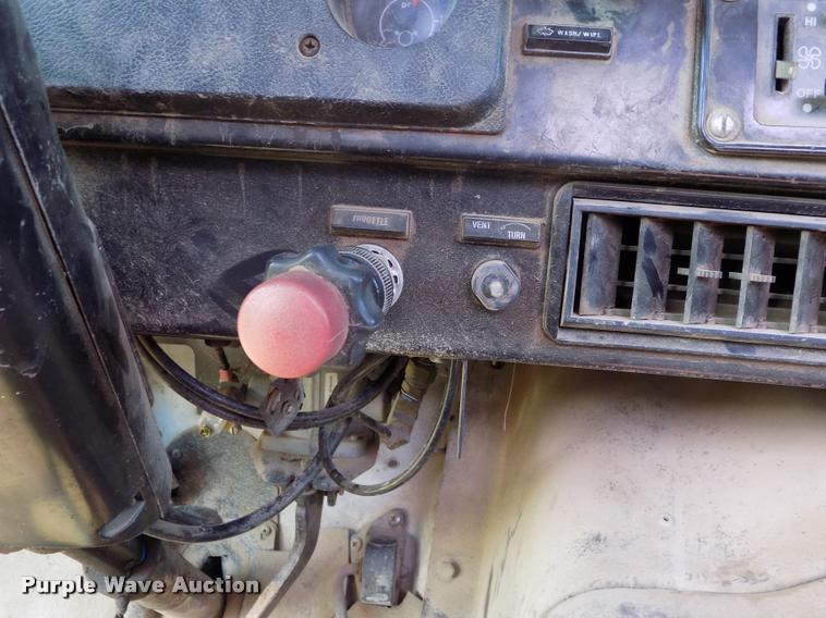 image for item DP9482 1989 International 2375 service truck