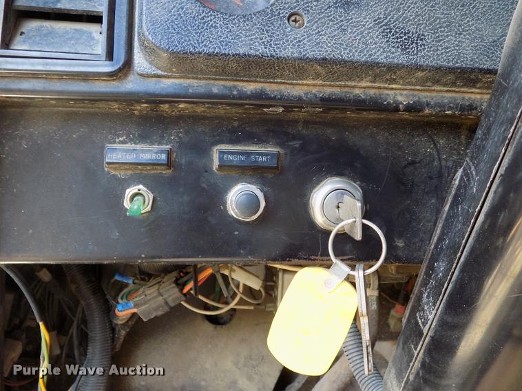 image for item DP9482 1989 International 2375 service truck