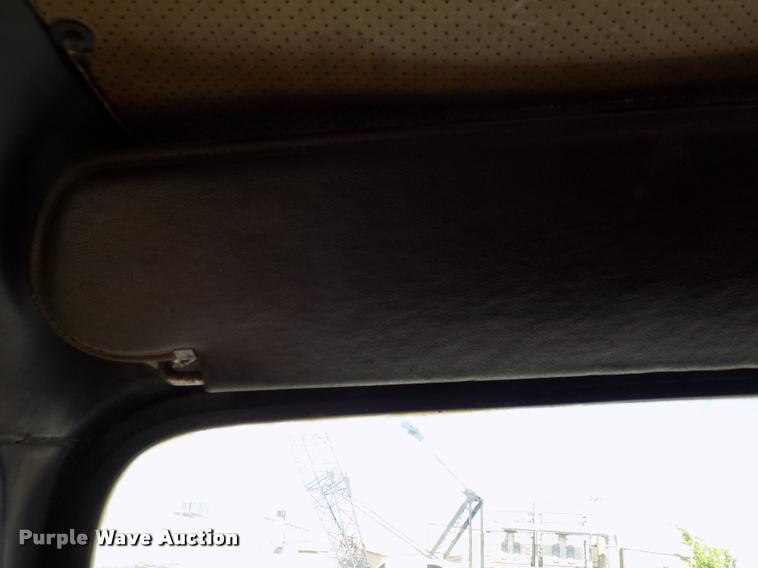 image for item DP9482 1989 International 2375 service truck