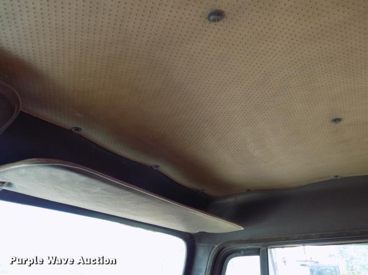 image for item DP9482 1989 International 2375 service truck