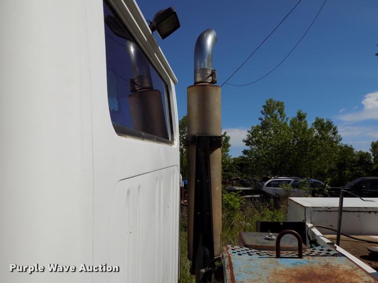 image for item DP9482 1989 International 2375 service truck