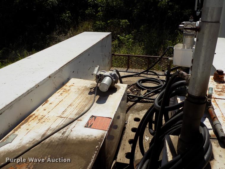 image for item DP9482 1989 International 2375 service truck