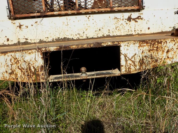 image for item DP9482 1989 International 2375 service truck