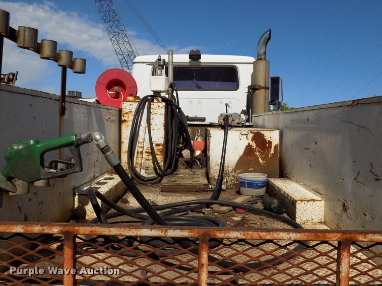 image for item DP9482 1989 International 2375 service truck